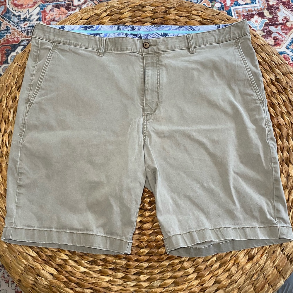 Tommy Bahama Khaki Flat Front Shorts size 42